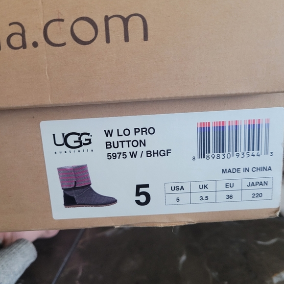 UGG Boots Size 5 - Picture 3 of 6